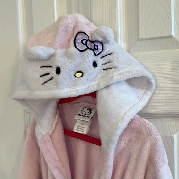 Hello Kitty Hooded Bath Robe 4/5 - Picture 2 of 7